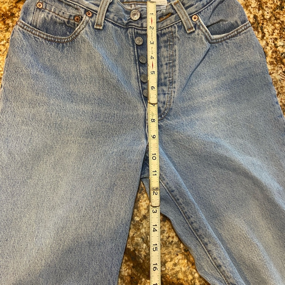 Vintage High Rise Button Levi’s mom jeans size 7